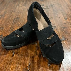 GUC! Clarks Shoes. Black. SZ 8